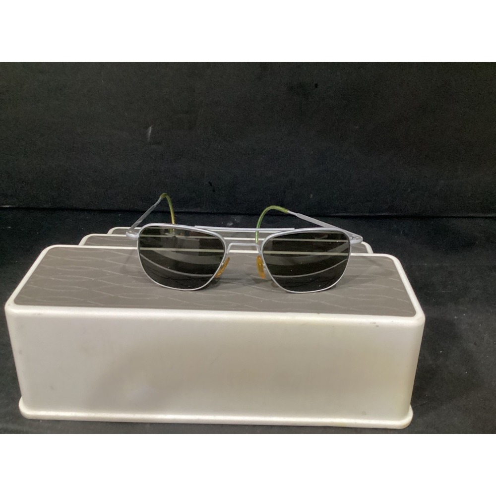 Vintage Vietnam Era Original American Optical Aviator Pilot Sunglasses 6-1/2" AO